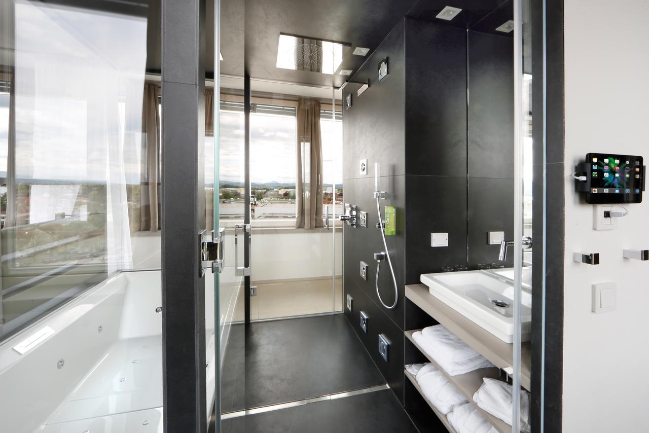 Aquaturm Hotel & Energie Радольфцелль  Экстерьер фото