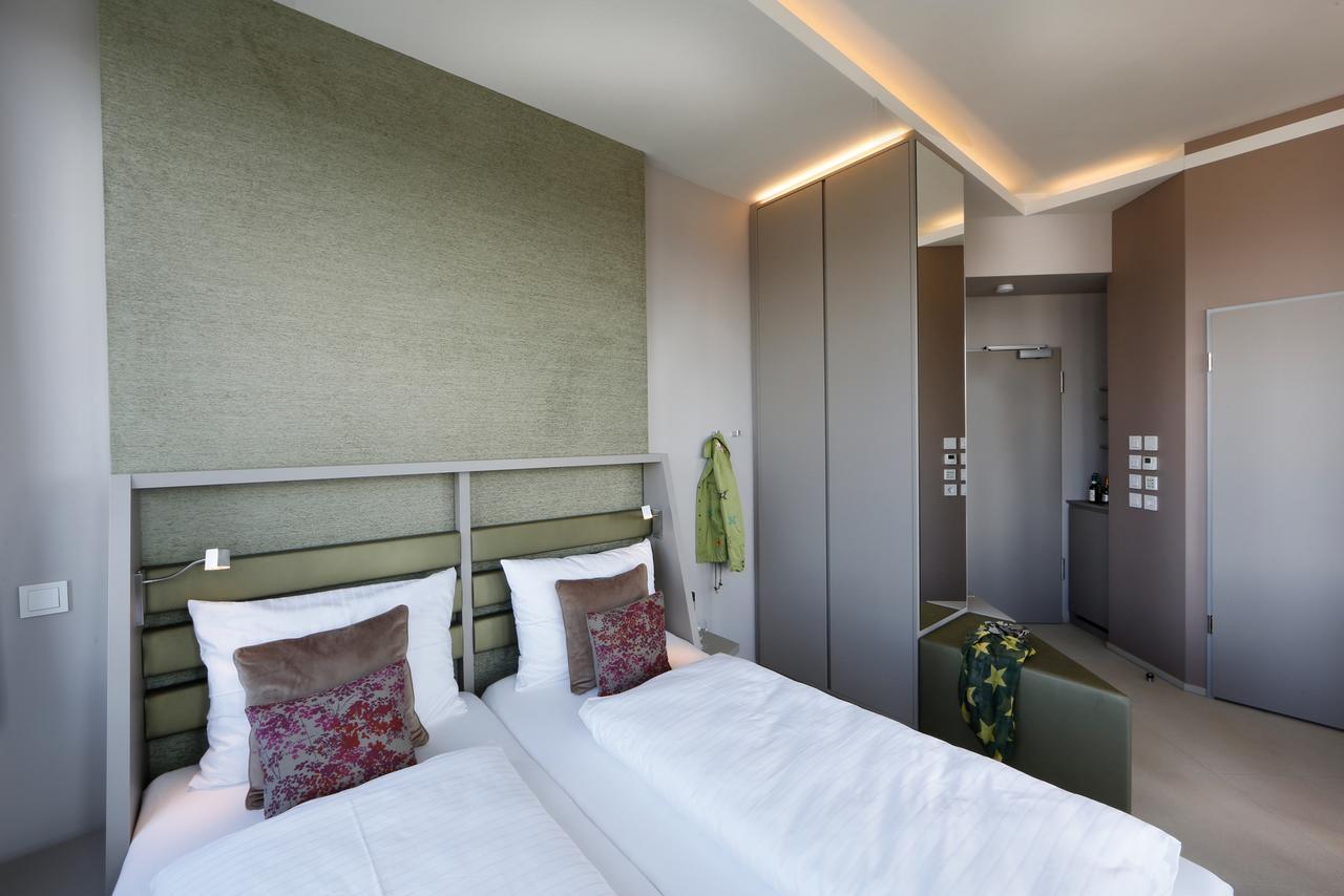 Aquaturm Hotel & Energie Радольфцелль  Экстерьер фото